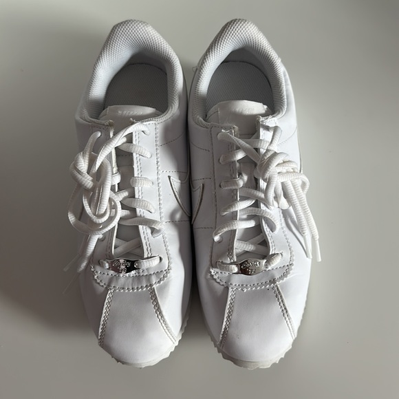 NIKE CORTEZ BASIC SL (GS) WHITE / WHITE GRADE SCHOOL 904764-100 - Picture 2 of 9